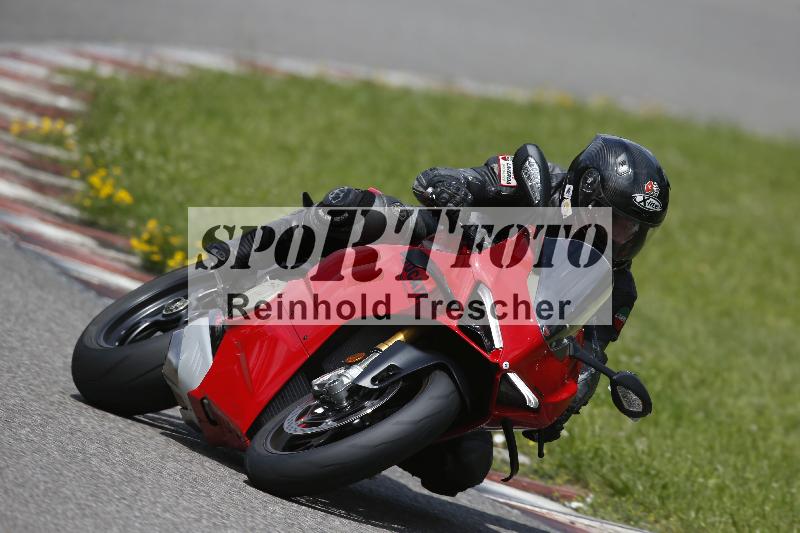 /Archiv-2024/29 12.06.2024 MOTO.CH Track Day ADR/Gruppe rot/ohne Startnummer